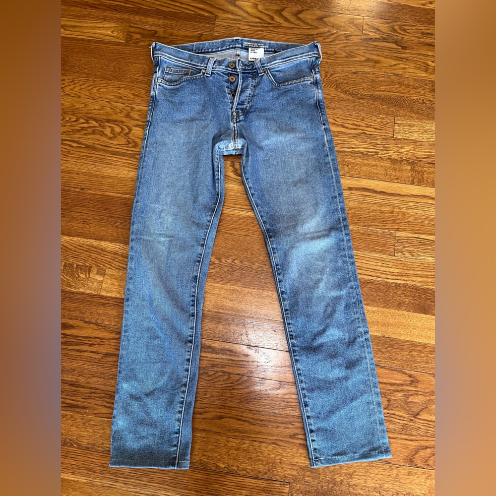 &Denim by H&M. Pre-owned. Recycled. Size 30/30. Low Waist.